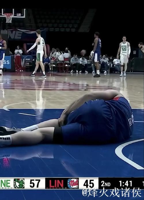 崔永熙因伤提前退场 离场前得到2分4篮板3助攻