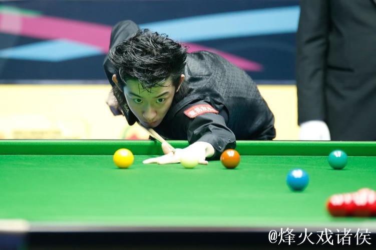 吴宜泽6-0完胜霍金斯 强势挺进斯诺克国锦赛四强